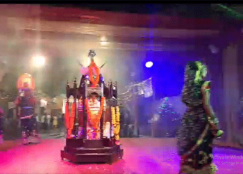 રાજકોટના જંકશન પ્લોટ વિસ્તારમાં આવેલ નવરાત્રી મહોત્સવ મંડળ દ્વારા સૌથી અલગ એવા માતાજીનો માંડવી પ્રાચીન રાસ જુઓ લાઈવ આલ્ફા ન્યૂઝ પર.