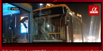 ગોવર્ધન ચોક BRTS બસ સ્ટેન્ડ સાથે BRTS સિટી બસના ડ્રાઇવર દ્વારા બસ પર કાબૂ ગુમાવતા ધડામ ભેર અથડાઈ