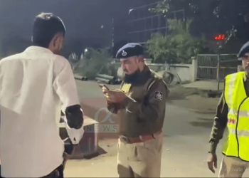 31 ડિસેમ્બરને લઈ રાજકોટ શહેર પોલીસ દ્વારા DCP ઝોન 2 જગદીશ બાંગરવાની અધ્યક્ષતામાં શહેરની માધાપર ચોકડી ખાતે યોજાઇ ડ્રાઇવ.