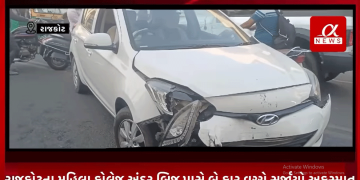 રાજકોટના મહિલા કોલેજ અંડર બ્રિજ પાસે બે કાર વચ્ચે સર્જાયો અકસ્માત,હાલ અકસ્માતમાં કોઈ જાનહાની થઈ નથી.